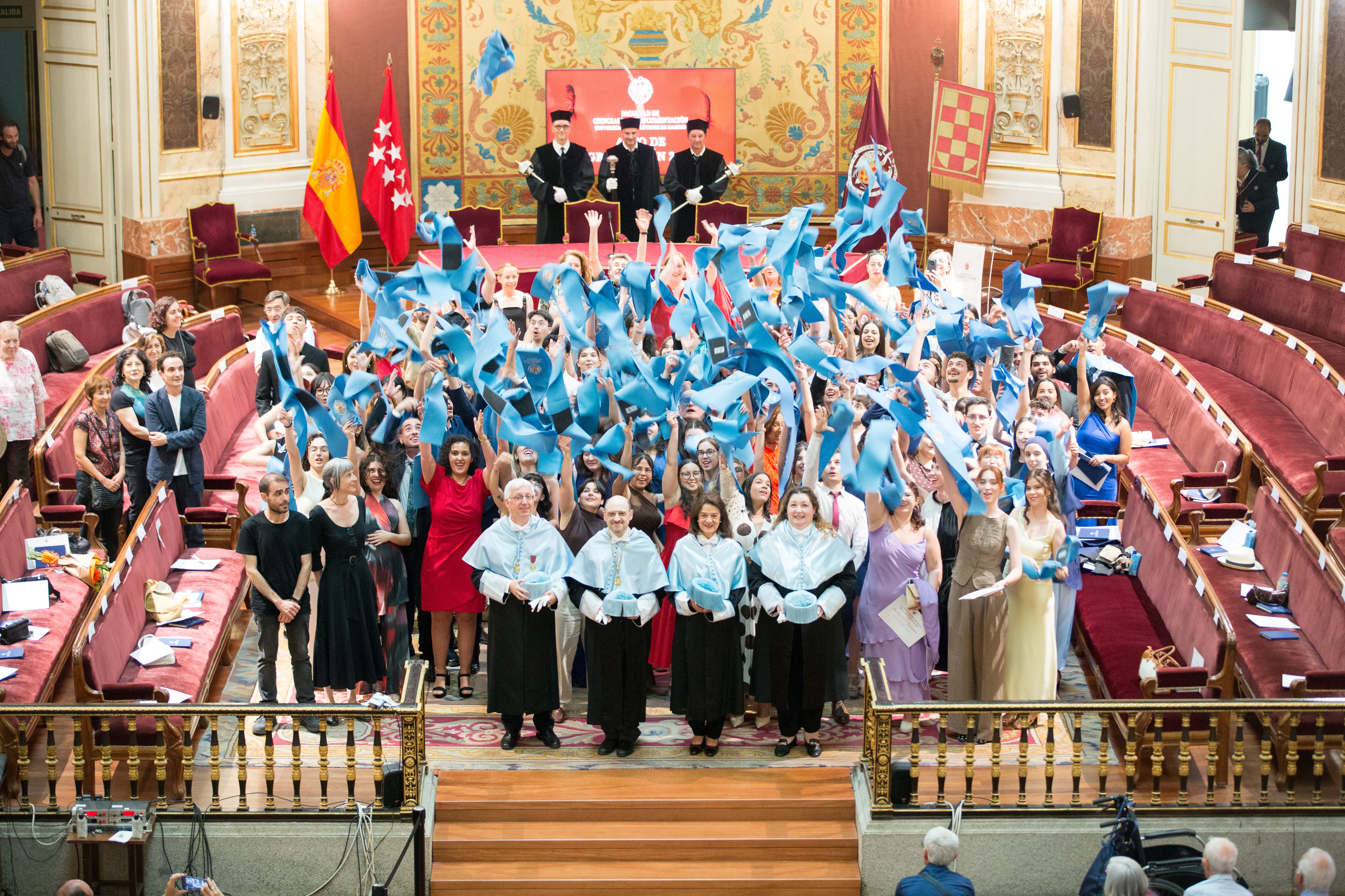 Ya está disponibles las fotos y vídeo del acto de graduación celebrado el pasado 19 de junio, ¡Descárgatelas!